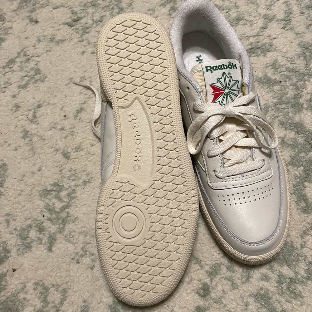 BRAND NEW Reebok Club C Vintage Sneakers - Picture 3 of 4